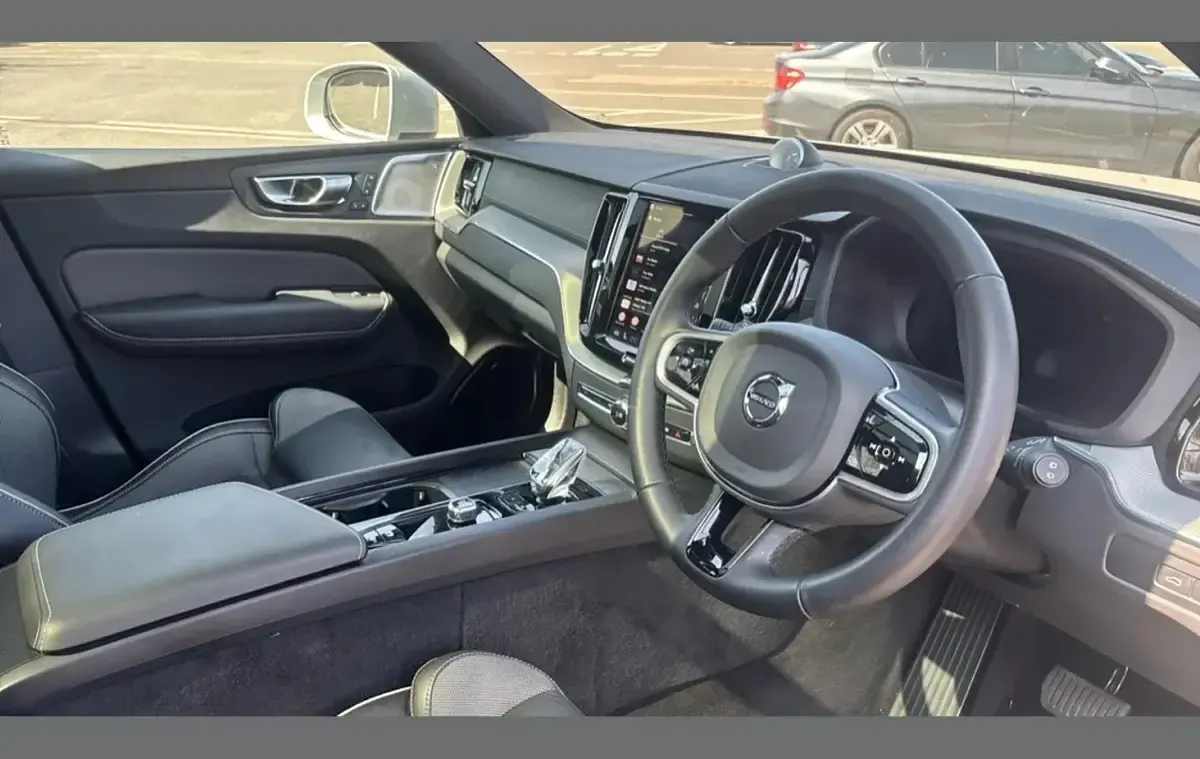Used Volvo XC60 Ultra 455 HP (334 kW) 2025 Silver SUV