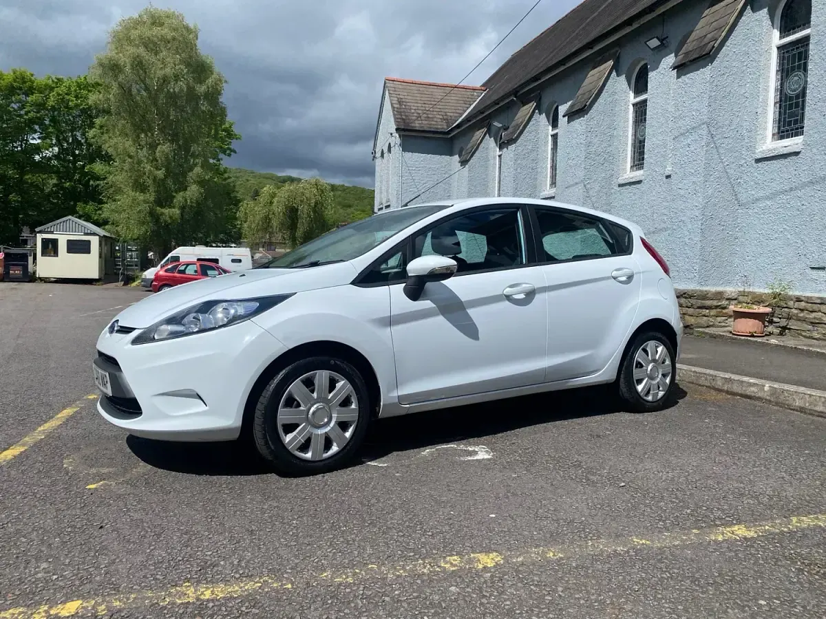 Used Ford Fiesta 2010 White Hatchback