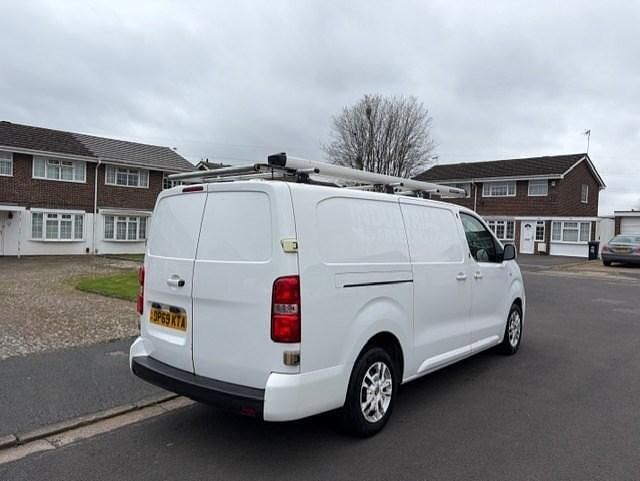 Used Vauxhall Vivaro Sportive 120 HP (88 kW) 2019 White MPV