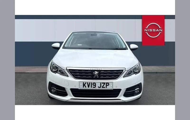 Used Peugeot 308 Allure 131 HP (96 kW) 2019 White Hatchback