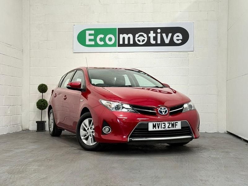 Red Used 2013 Toyota Auris Hybrid Hatchback | £7,631 (Fair price) - Image 1/4