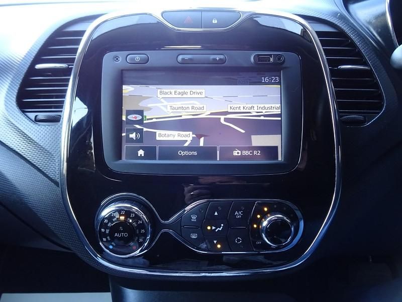 Used Renault Captur Dynamique 90 HP (66 kW) 2015 Orange black SUV