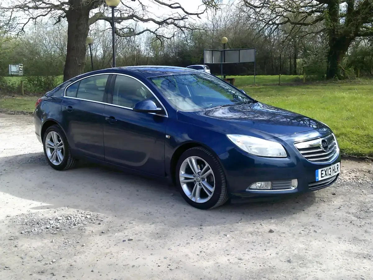 Begagnad Vauxhall Insignia 140 HK (102 kW) 2013 Blå Halvkombi
