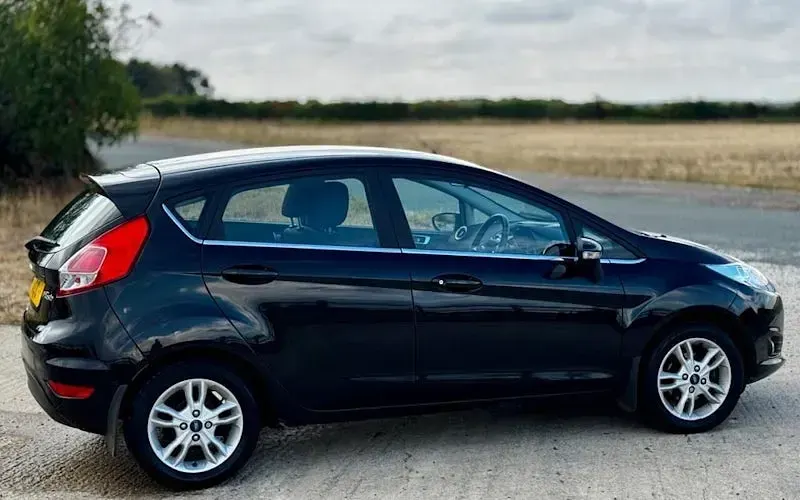 Used Ford Fiesta Zetec 101 HP (74 kW) 2015 Black Hatchback