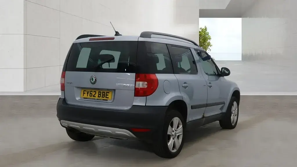 Usado Skoda Yeti SE 140 CV (102 kW) 2012 Azul SUV