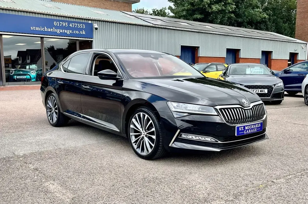 Used Skoda Superb LAURIN & KLEMENT 190 HP (139 kW) 2019 Black Hatchback