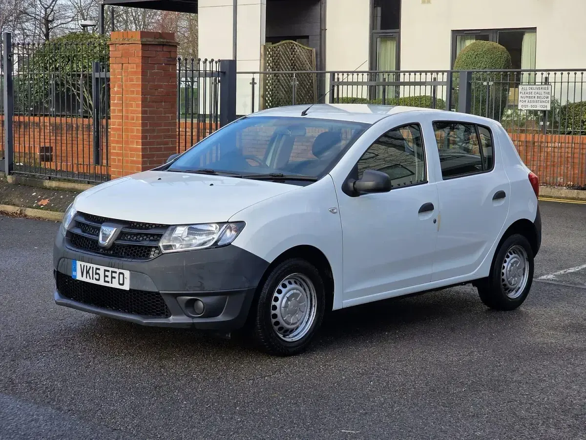 Used Dacia Sandero Acces 75 HP (55 kW) 2015 White Hatchback