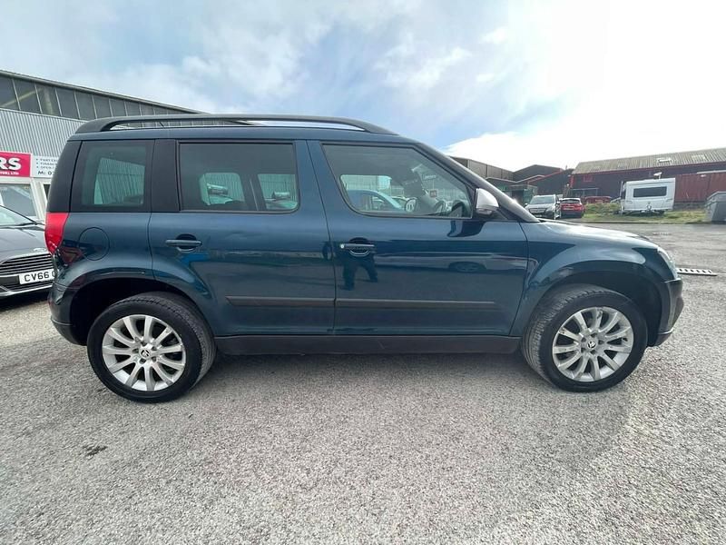 Used Skoda Yeti SE 105 HP (77 kW) 2014 Blue SUV