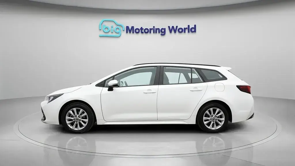 Used Toyota Corolla 140 HP (102 kW) 2023 White Estate