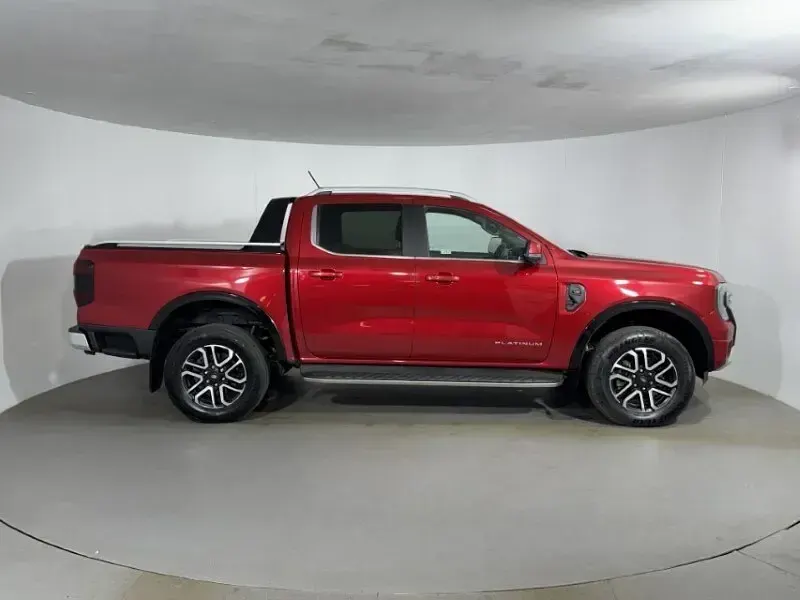 Used Ford Ranger Platinum 240 HP (176 kW) 2025 Red Pickup