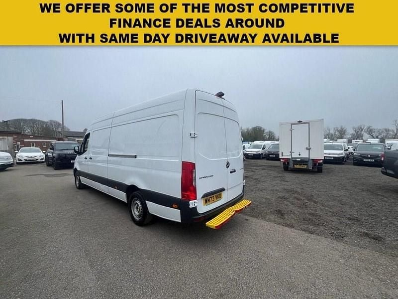 Used Mercedes Sprinter Progressive 148 HP (108 kW) 2024 White Van