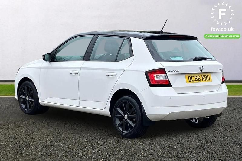 Used Skoda Fabia Colour Edition 90 HP (66 kW) 2016 White Hatchback
