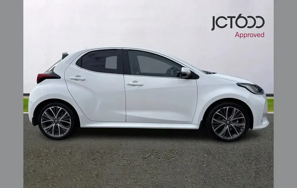 Used Toyota Yaris 116 HP (85 kW) 2022 White Hatchback
