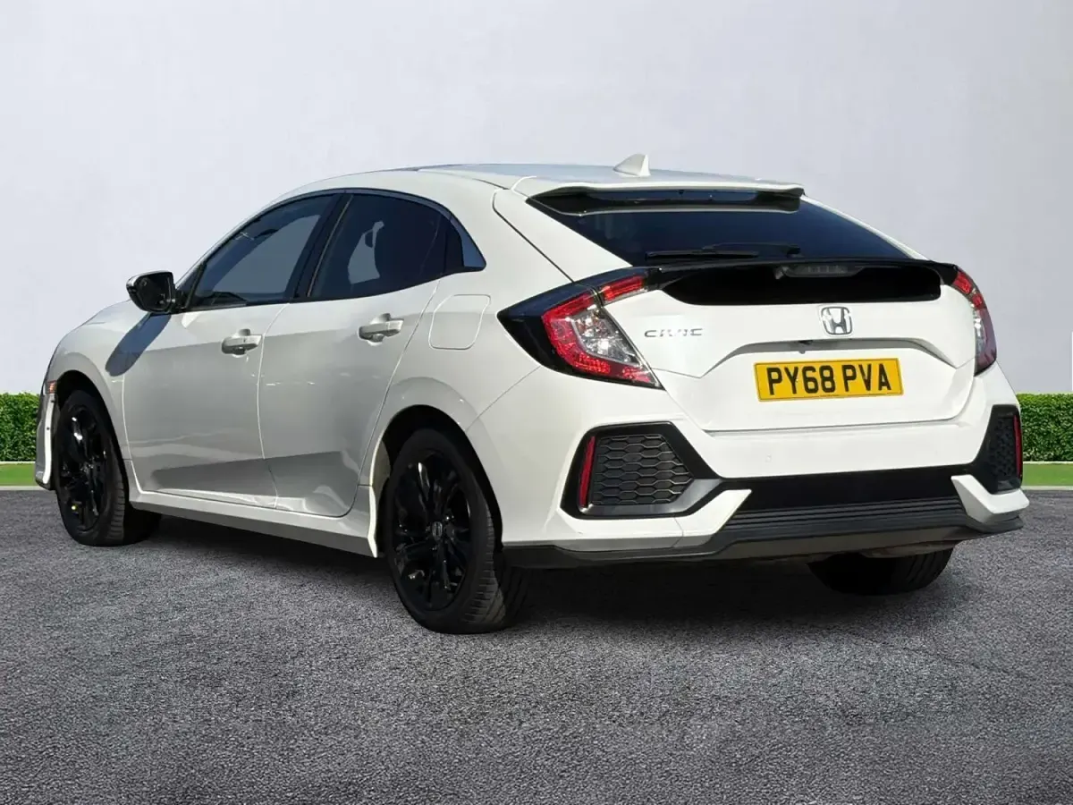 Used Honda Civic EX 126 HP (92 kW) 2019 White Hatchback