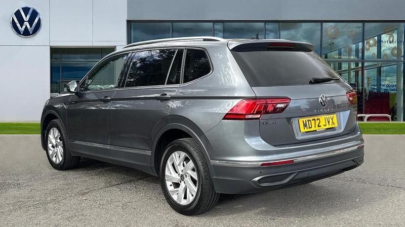 Used VW Tiguan Allspace Life 150 HP (110 kW) 2023 Platinum grey metallic SUV