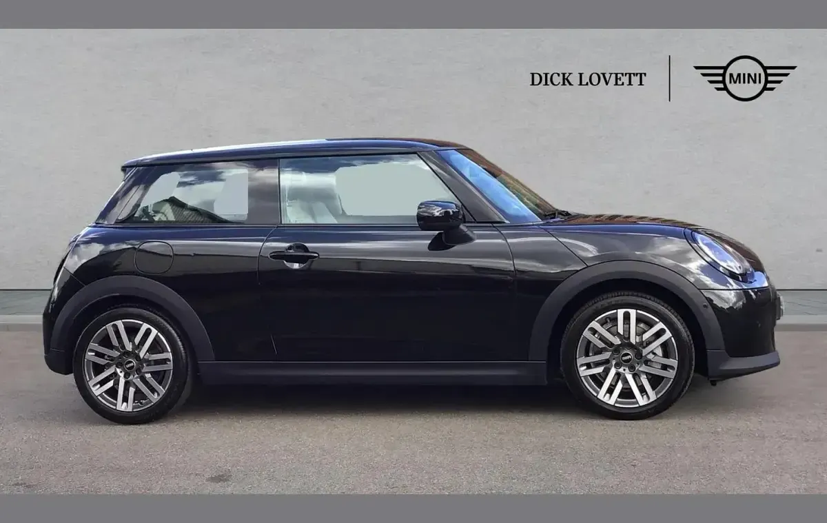 Used Mini Cooper Hatch 113 kW (154 HP) 2025 Black Hatchback
