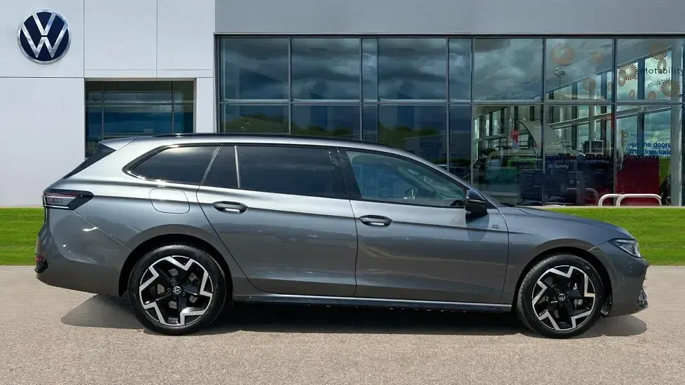 Used VW Passat R-line 204 HP (150 kW) 2025 Diabase grey metallic Estate
