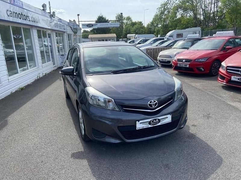 Grey Used 2014 Toyota Yaris Hatchback | £3,995 (Expensive) - Image 1/4