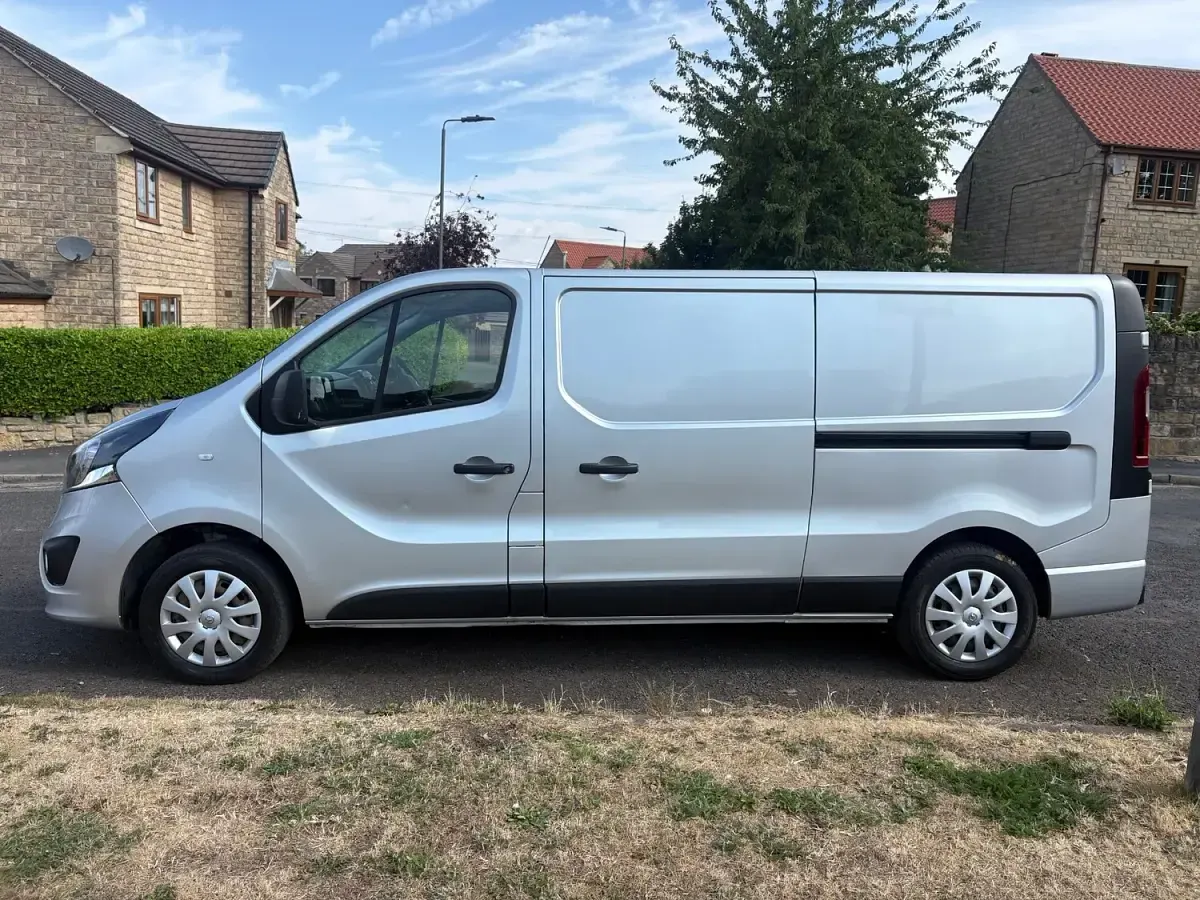 Used Vauxhall Vivaro Sportive 120 HP (88 kW) 2019 Silver MPV
