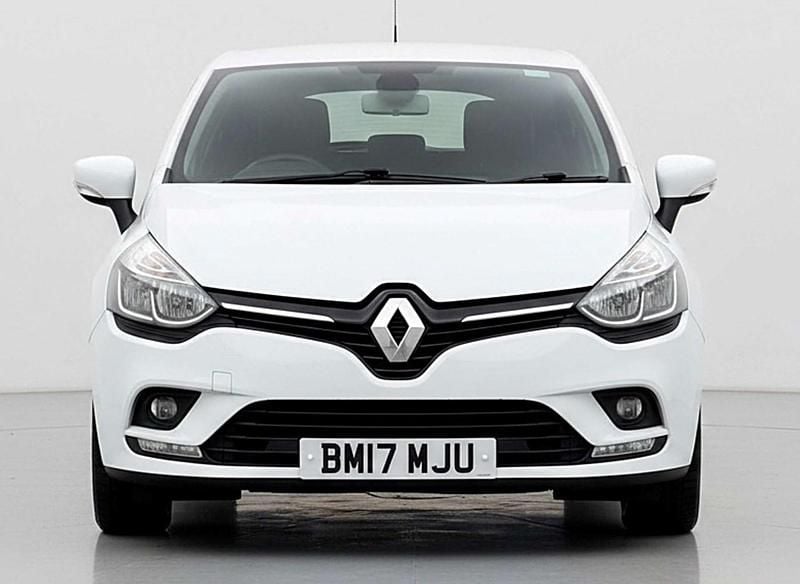Used Renault Clio IV Dynamique 2017 White Hatchback