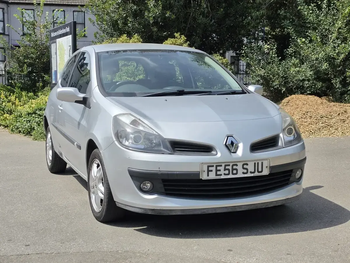 Used Renault Clio Dynamique 2006 Silver Hatchback