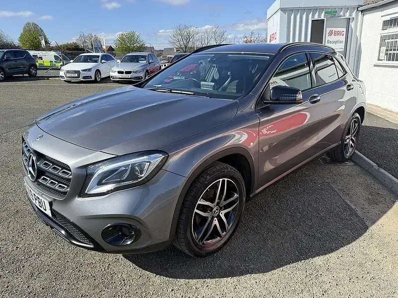 Used Mercedes GLA180 Urban 122 HP (89 kW) 2019 Grey SUV