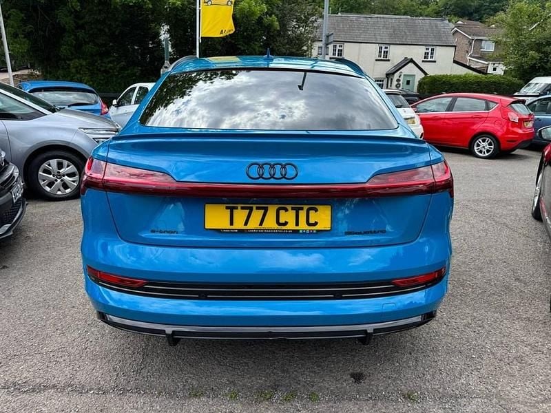 Usado Audi e-tron Comfort 300 kW (408 HP) 2021 Azul SUV