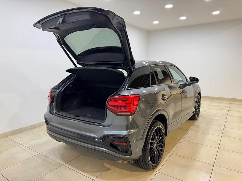 Begagnad Audi Q2 Black Edition 2021 Grå SUV