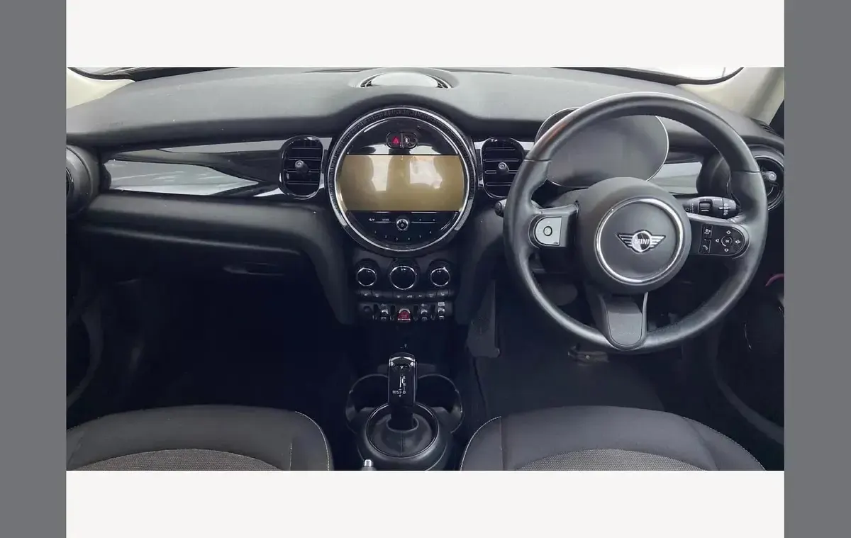 Usado Mini Cooper Classic 136 HP (100 kW) 2023 Preto Citadino