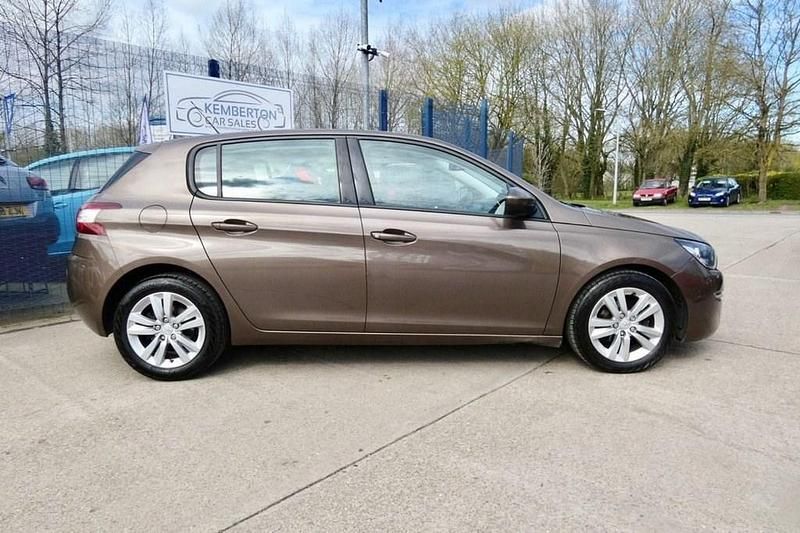 Used Peugeot 308 Active 100 HP (73 kW) 2015 Brown Hatchback