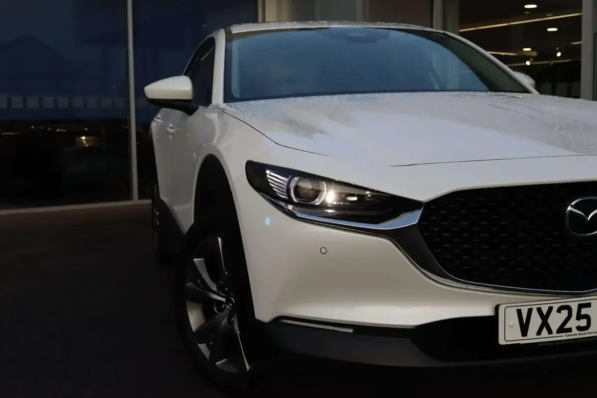 Begagnad Mazda CX-30 Exclusive-Line 186 HK (136 kW) 2025 Vit SUV