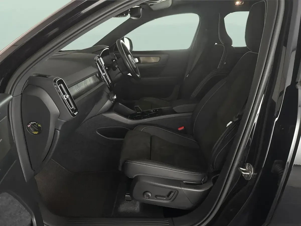 Used Volvo XC40 Ultimate 2023 Black SUV