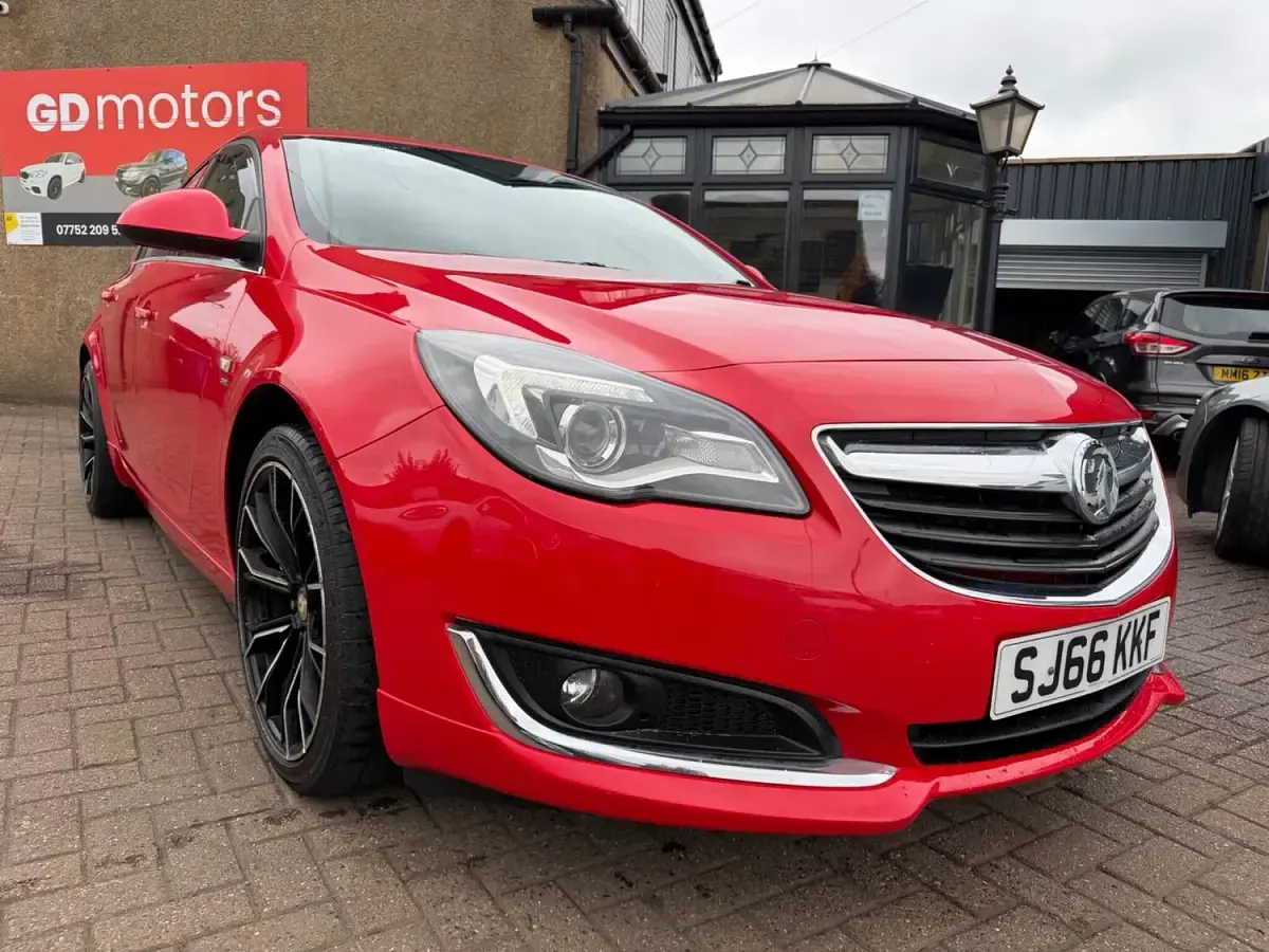 Used Vauxhall Insignia SRi 136 HP (100 kW) 2016 Red Hatchback