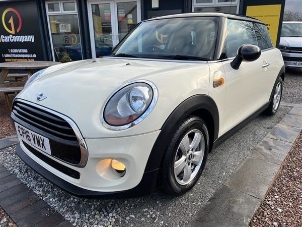 White Used 2016 Mini Cooper Hatch Hatchback | £10,450 (Fair price) - Image 1/1