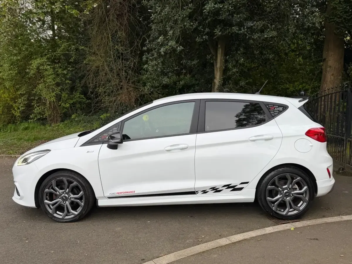 Begagnad Ford Fiesta ST-Line 2019 Vit Halvkombi