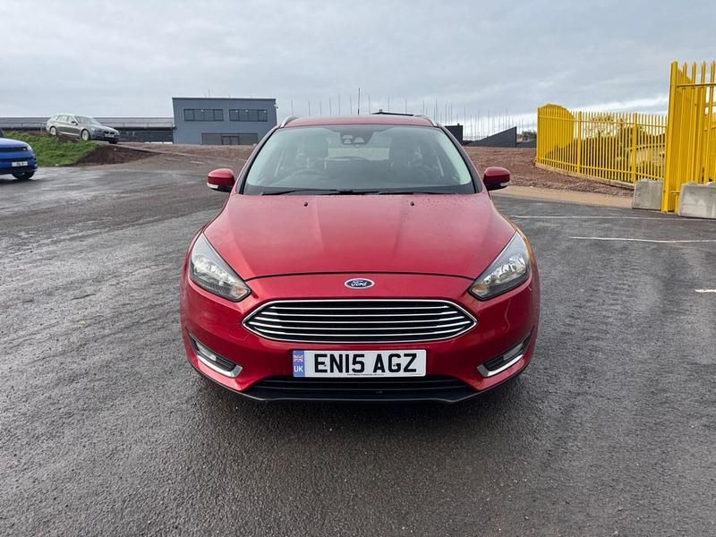 Used Ford Focus Titanium 150 HP (110 kW) 2015 Red Estate
