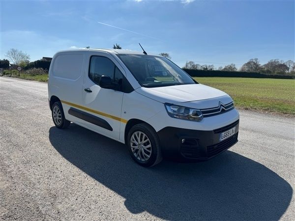 White Used 2019 Citroën Berlingo MPV | £8,495 (Good price) - Image 1/4