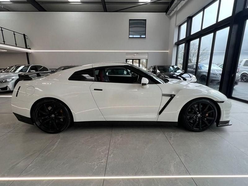 Used Nissan GT-R Premium Edition 530 HP (389 kW) 2011 White Coupe