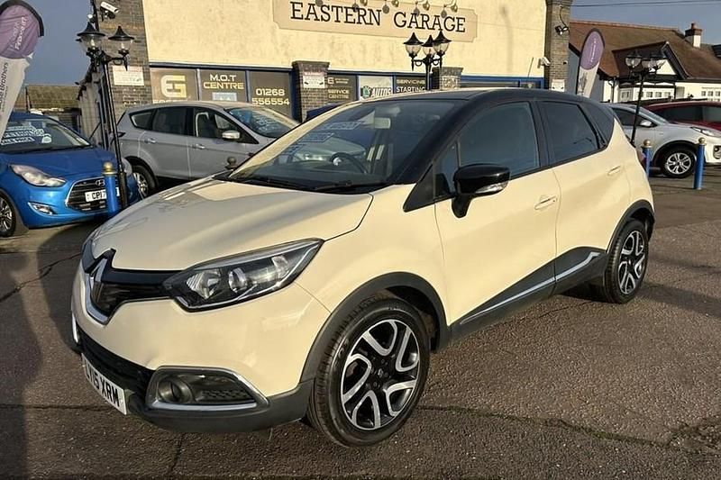 Cream/black Used 2015 Renault Captur Dynamique SUV | £5,790 (Fair price) - Image 1/1