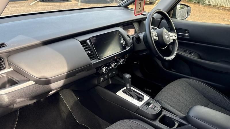 Used Honda Jazz Hybrid 109 HP (80 kW) 2020 Special solid  platinum white Hatchback