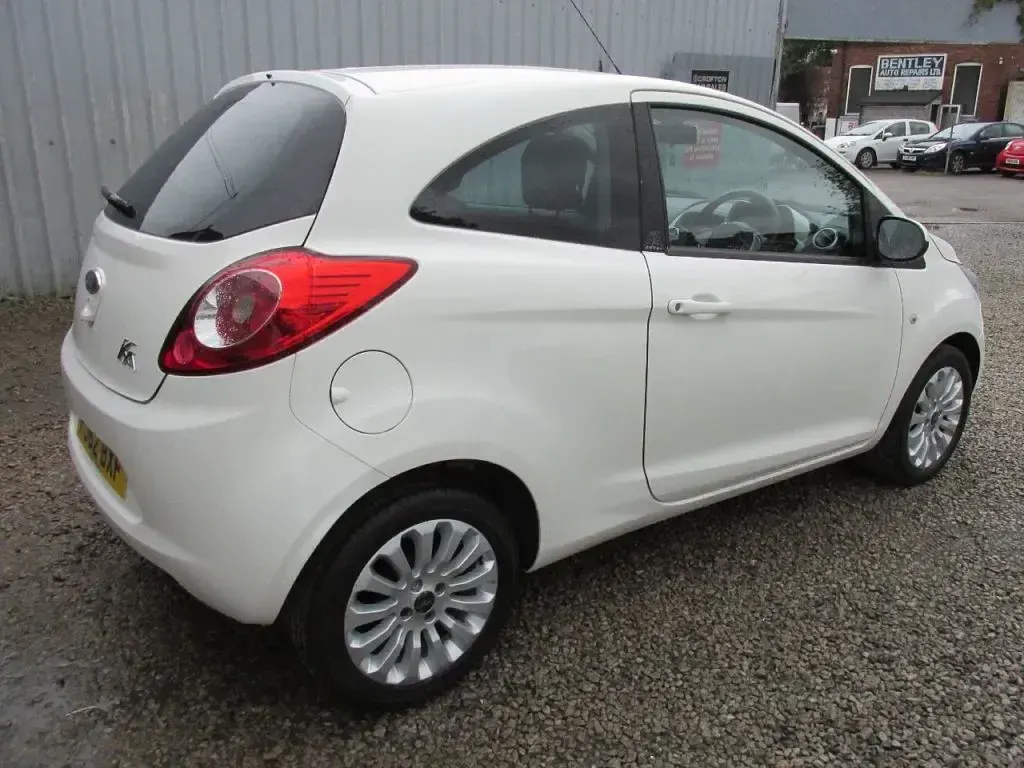 Used Ford Ka Zetec 69 HP (50 kW) 2012 White Hatchback