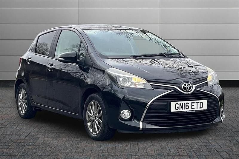 Used Toyota Yaris 99 HP (72 kW) 2016 Eclipse black Hatchback