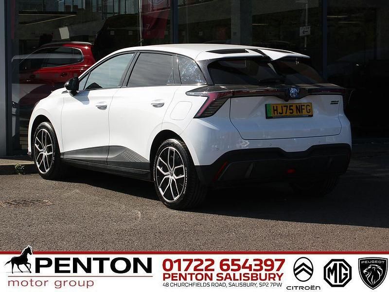 Used MG MG4 EV Trophy 63 kW (87 HP) 2025 White Hatchback
