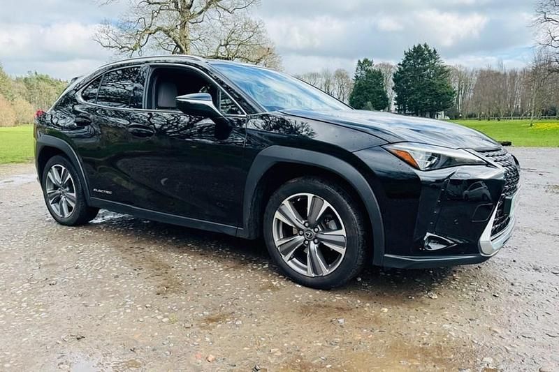 Usado Lexus UX 300e 150 kW (204 HP) 2023 SUV