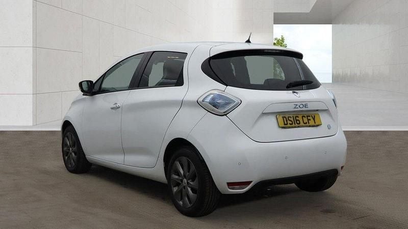 Used Renault Zoe Dynamique 64 kW (88 HP) 2016 White Hatchback
