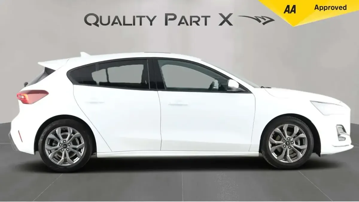 Used Ford Focus ST-Line 100 HP (73 kW) 2025 White Hatchback