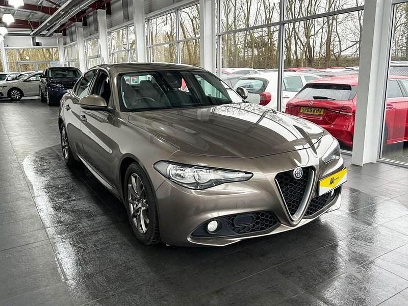 Used Alfa Romeo Giulia Saloon Super 200 HP (147 kW) 2018 Beige Sedan