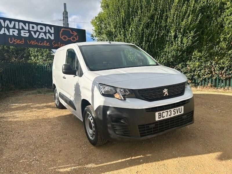 Used Peugeot Partner Premium 100 HP (73 kW) 2024 White MPV