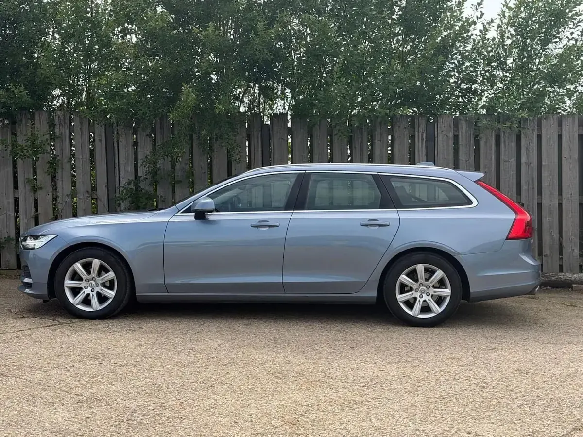 Used Volvo V90 Momentum 187 HP (137 kW) 2017 Blue Estate