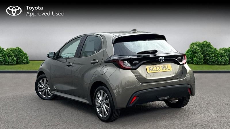 Used Toyota Yaris Hybrid 116 HP (85 kW) 2023 Titan bronze Hatchback